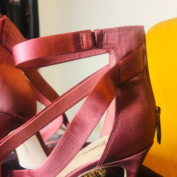 Vince Camuto Devin Sandal size 8.5 Mint NWOT - Picture 10 of 14